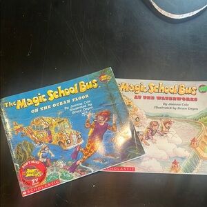 Scholastic The Magic School Bus Book Set - Colorful Adventure Series 1992